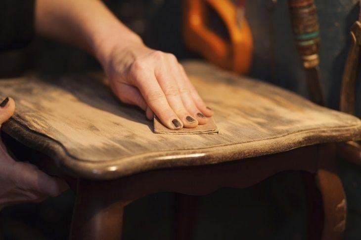 How to repair damaged wood furniture - Raiz Project